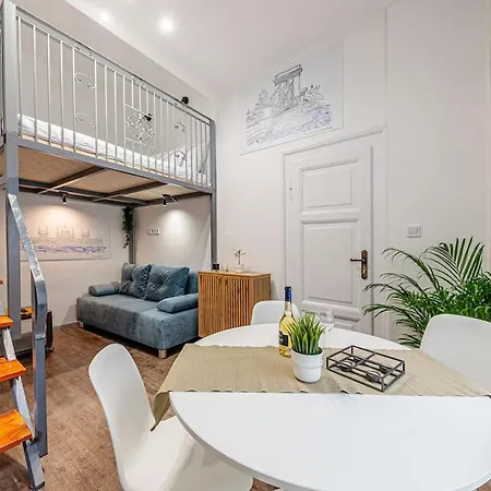 Downtown Apartment *