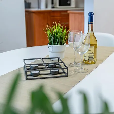 Downtown Apartment *